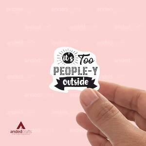 È troppo pieno di persone fuori, adesivo da libro per Kindle, bottiglia d'acqua, diario, regalo perfetto per i lettori - People-y Vibe Art - Too Many People