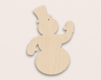 Könnte beinhalten: Holzausschnitt eines Schneemanns mit Zylinder und Fäustlingen. Der Schneemann hat einen runden Körper und einen kleineren Kopf. Ein Arm ist zum Winken erhoben. Das Holz hat eine natürliche, helle Farbe.