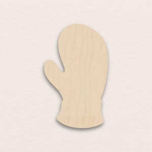 Puede incluir: Recorte de madera de un mitón, de color marrón claro y superficie lisa. El mitón tiene un pulgar y un puño en la muñeca. Este suministro artesanal es ideal para proyectos de bricolaje y decoraciones de temporada.