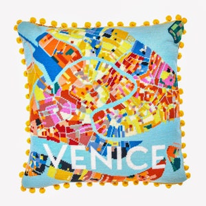 ヴェネツィア市地図タペストリー / ハーフクロスステッチのニードルポイント。41 x 41 cm