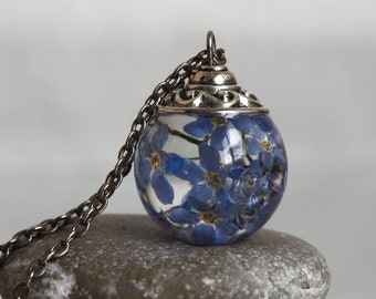 Forget-Me-Not Flower Pendant: Epoxy Resin Terrarium (19mm)