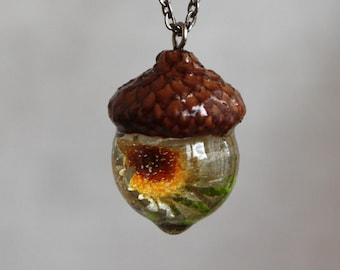 Sphere 19 mm Bright natural pendant Pendant terrarium Orange acorn pendant with a real cap of acorns and epoxy The real cap of acorn