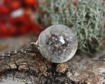 Pendant with a dandelion in epoxy resin, Pendant sphere with a whole dandelion