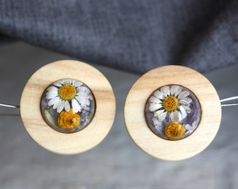 Magnetic Curtain Tie, Wood and Daisy Epoxy, Home Decor