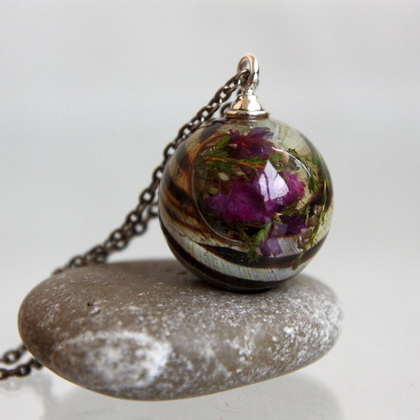 Snail shell, moss, immortelle, geranium, hydrangea pendant. Epoxy resin pendant sphere. Necklace microworld. Pendant terrarium