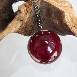 Pendant hemisphere with real rose in epoxy resin, Botanical accessory, Pendant terrarium, Flower necklace Nature inspired a romantic pendant