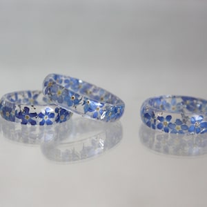 Ring with forget-me-not flowers and silver leaf in epoxy resin, Promise rings, Wedding rings