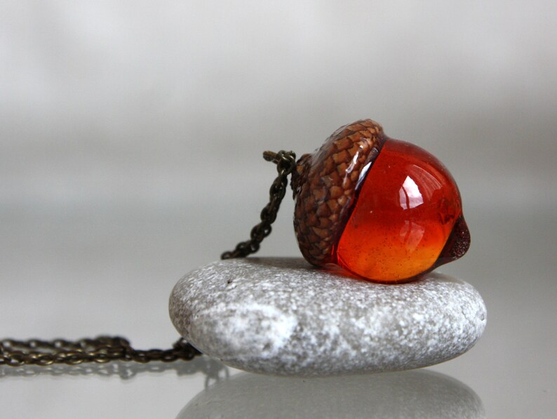 Sphere 19 mm Bright natural pendant Pendant terrarium Orange acorn pendant with a real cap of acorns and epoxy The real cap of acorn