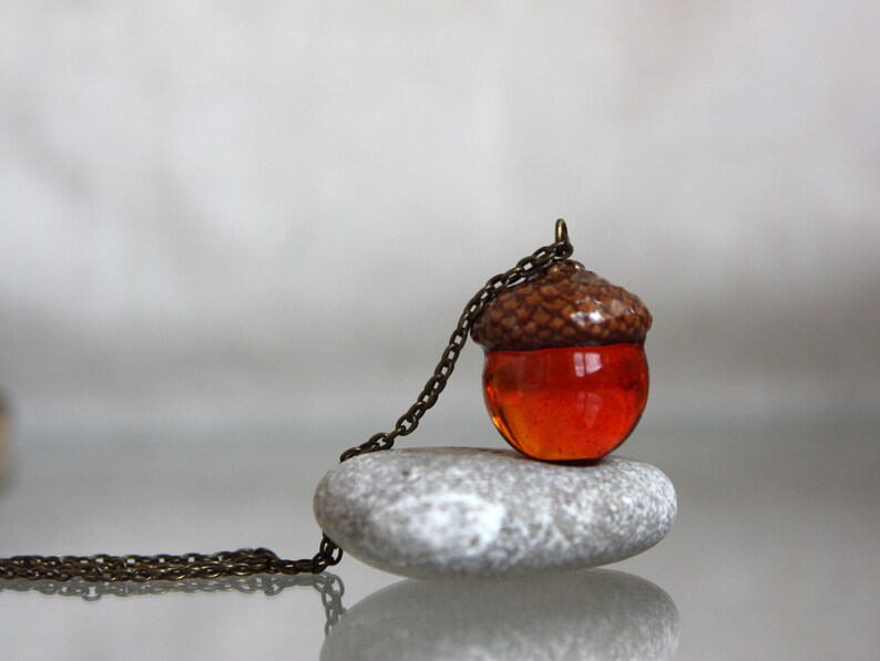Sphere 19 mm Bright natural pendant Pendant terrarium Orange acorn pendant with a real cap of acorns and epoxy The real cap of acorn
