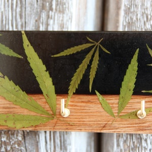 Key holder made of burnt meranti wood, green leaves and epoxy resin, Key organizer