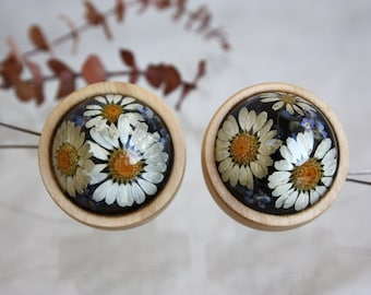 Magnetic Curtain Tie, Wood and Daisy Epoxy, Home Decor