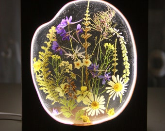 Cedar Wood Night Lamp: Real Meadow Flowers & Epoxy Resin