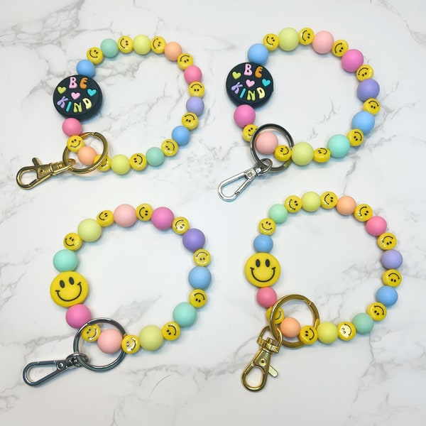 Smiley Face Beaded Wristlet Keychain, Be Kind Stretch Wristlet, Smiley Face Rainbow Beaded Key Ring Bracelet, Keychain Bracelet Teacher Gift