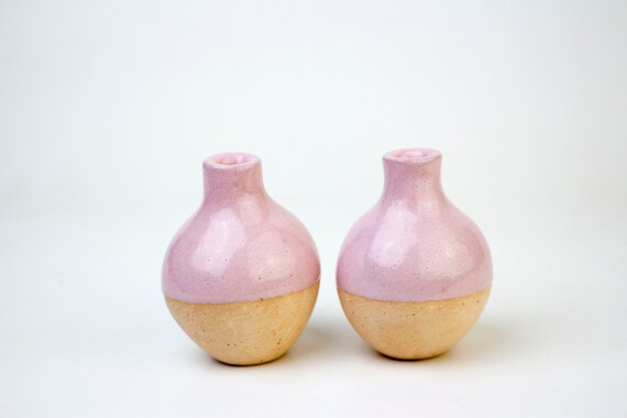 手作りの釉薬をかけた陶器の花瓶、小さなピンクのフラワーピッチャー