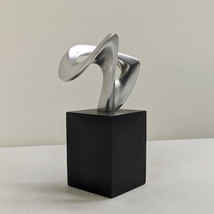 Sculpture abstraite en métal, décoration d&#39;intérieur artistique faite main, oeuvre d&#39;art unique en métal coulé, sculpture minimaliste moderne