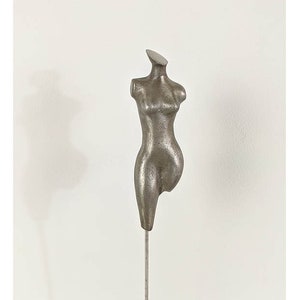 Sculpture de torse féminin en métal, décoration artistique faite main, oeuvre d&#39;art unique en métal coulé