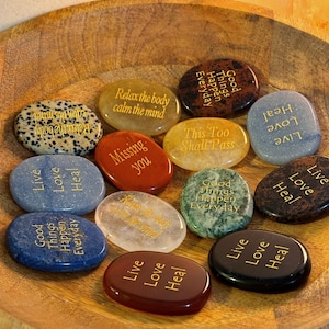Healing Crystal Palm Stones with Positive Affirmations｜Engraved Natural Gemstones for Meditation, Personalized Engraving & Mindfulness Gifts