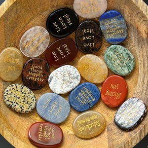 Worry Stone l Natural Stones with Positive Affirmations｜Engraved Gemstones anti-stress, Personalized Engraving & Mindfulness Gifts