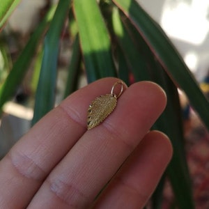 Leaf charm in solid 10k yellow gold image 3