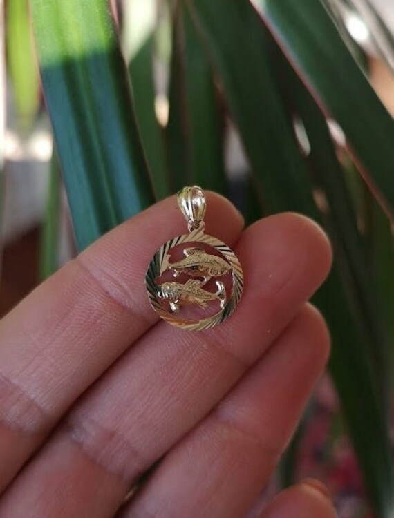 Charm America Solid 10K Gold Pisces Zodiac Charm - No Gemstone, Engraved With "Imaginative & Selfless"