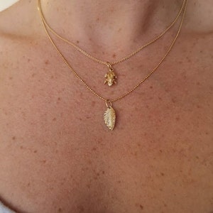Leaf charm in solid 10k yellow gold image 7