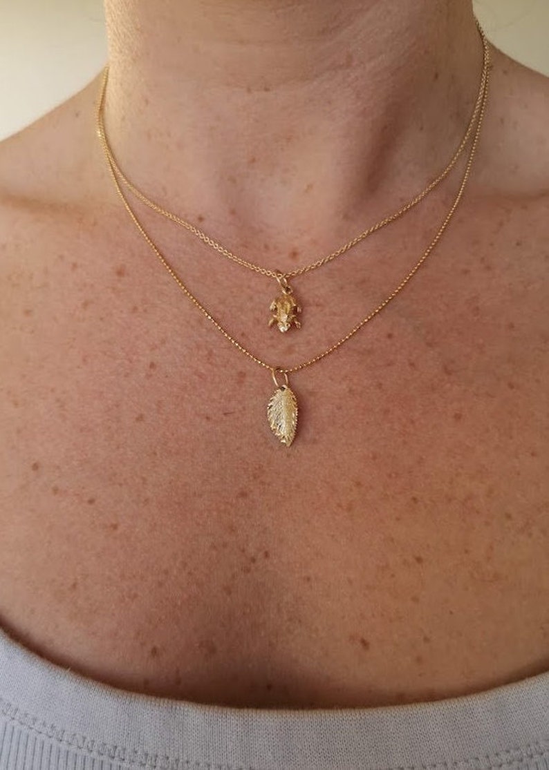 Leaf charm in solid 10k yellow gold image 7