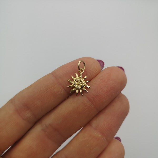 Sun charm in 10K yellow gold