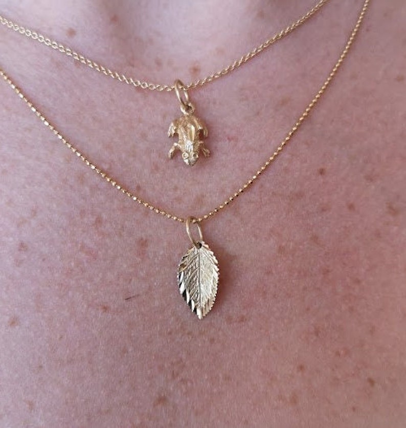 Leaf charm in solid 10k yellow gold image 5