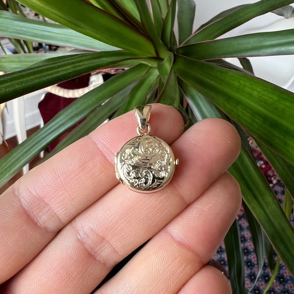 Engraved round locket in solid 10k yellow gold