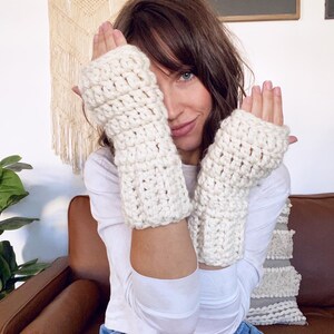 Market Mitts Crochet PDF DIGITAL DOWNLOAD Pattern, fast crochet pattern, one skein crochet, easy crochet, women's gloves, fingerless gloves image 6