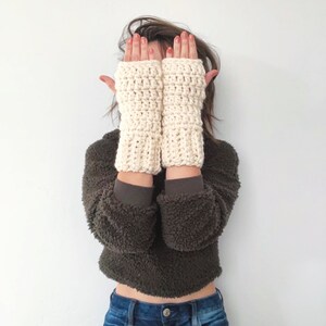 Market Mitts Crochet PDF DIGITAL DOWNLOAD Pattern, fast crochet pattern, one skein crochet, easy crochet, women's gloves, fingerless gloves image 4