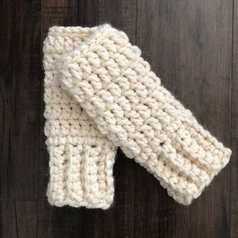 Market Mitts Crochet PDF DIGITAL DOWNLOAD Pattern, fast crochet pattern, one skein crochet, easy crochet, women's gloves, fingerless gloves image 3
