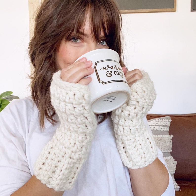 Market Mitts Crochet PDF DIGITAL DOWNLOAD Pattern, fast crochet pattern, one skein crochet, easy crochet, women's gloves, fingerless gloves image 5