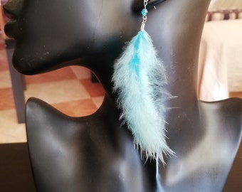 Preciosos y elegantes pendientes de plata y plumas