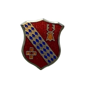 Vintage Buick Logo Enamel Pin – 1940s Style Car Emblem – Red Blue Orange Hard Enamel – Retro Auto Collector Tie Tack