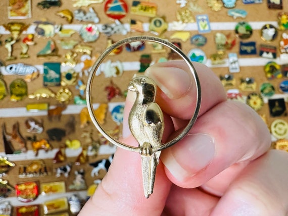 Parrot Metal Pin | Vintage Gold Avon Lapel Pin - image 5