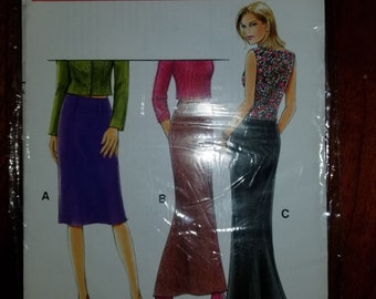 Neue Mode STIL Quick /& Easy Multisize Pattern Sizes 10-24 Uncut Factory Folded M22791 Long Sheath Dress with ruffles on bottom Unopened