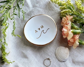 Wedding Gift / Engagement Gift / Personalized Gift / Ring Dish Personalized / Jewelry Dish / Gift for the Couple / Bridal Shower Gift