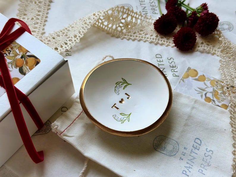 Engagement Gift for Couples - Personalized Ring Dish | Custom Wedding Keepsake | Handmade Jewelry Tray | Lily of the Valley 画像 8