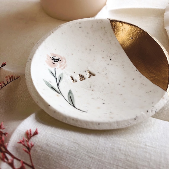 Unique Bridal Shower Gift - Handmade Ring Dish with Personalized Touch, Personalized Ring Dish for Wedding and Anniversary - Jewelry Storage