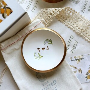Engagement Gift for Couples - Personalized Ring Dish | Custom Wedding Keepsake | Handmade Jewelry Tray | Lily of the Valley 画像 6