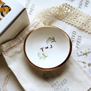Engagement Gift for Couples - Personalized Ring Dish | Custom Wedding Keepsake | Handmade Jewelry Tray | Lily of the Valley 画像 3