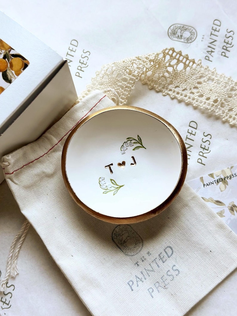 Engagement Gift for Couples - Personalized Ring Dish | Custom Wedding Keepsake | Handmade Jewelry Tray | Lily of the Valley 画像 3