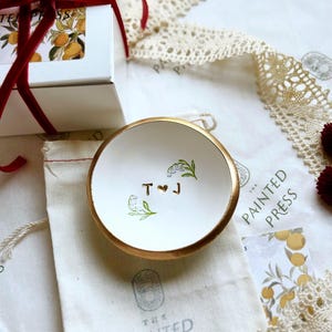 Engagement Gift for Couples - Personalized Ring Dish | Custom Wedding Keepsake | Handmade Jewelry Tray | Lily of the Valley 画像 7