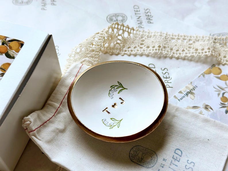 Engagement Gift for Couples - Personalized Ring Dish | Custom Wedding Keepsake | Handmade Jewelry Tray | Lily of the Valley 画像 5