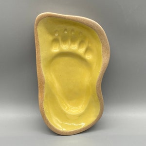 Vintage Pigeon Forge Bear Paw Print Trinket Dish Yellow Glaze Tennessee, Mountain Cabin Lodge Man Cave Boho Decorative Dish, no damage