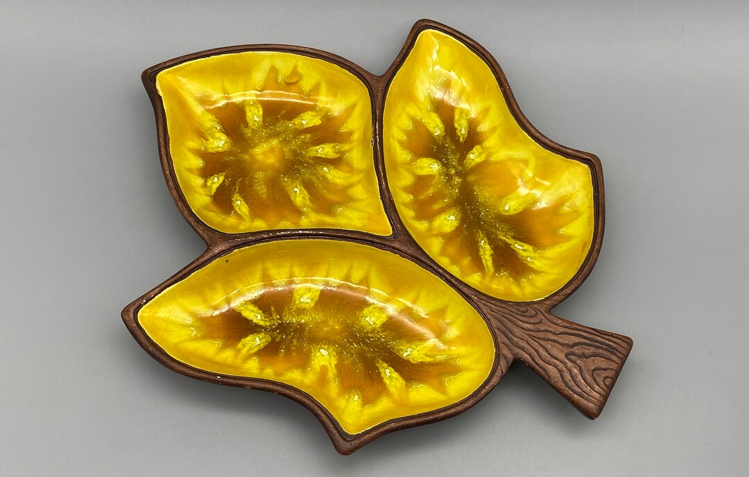 vintage-treasure-craft-no-377-divided-leaf-dish-yellow-harvest-gold