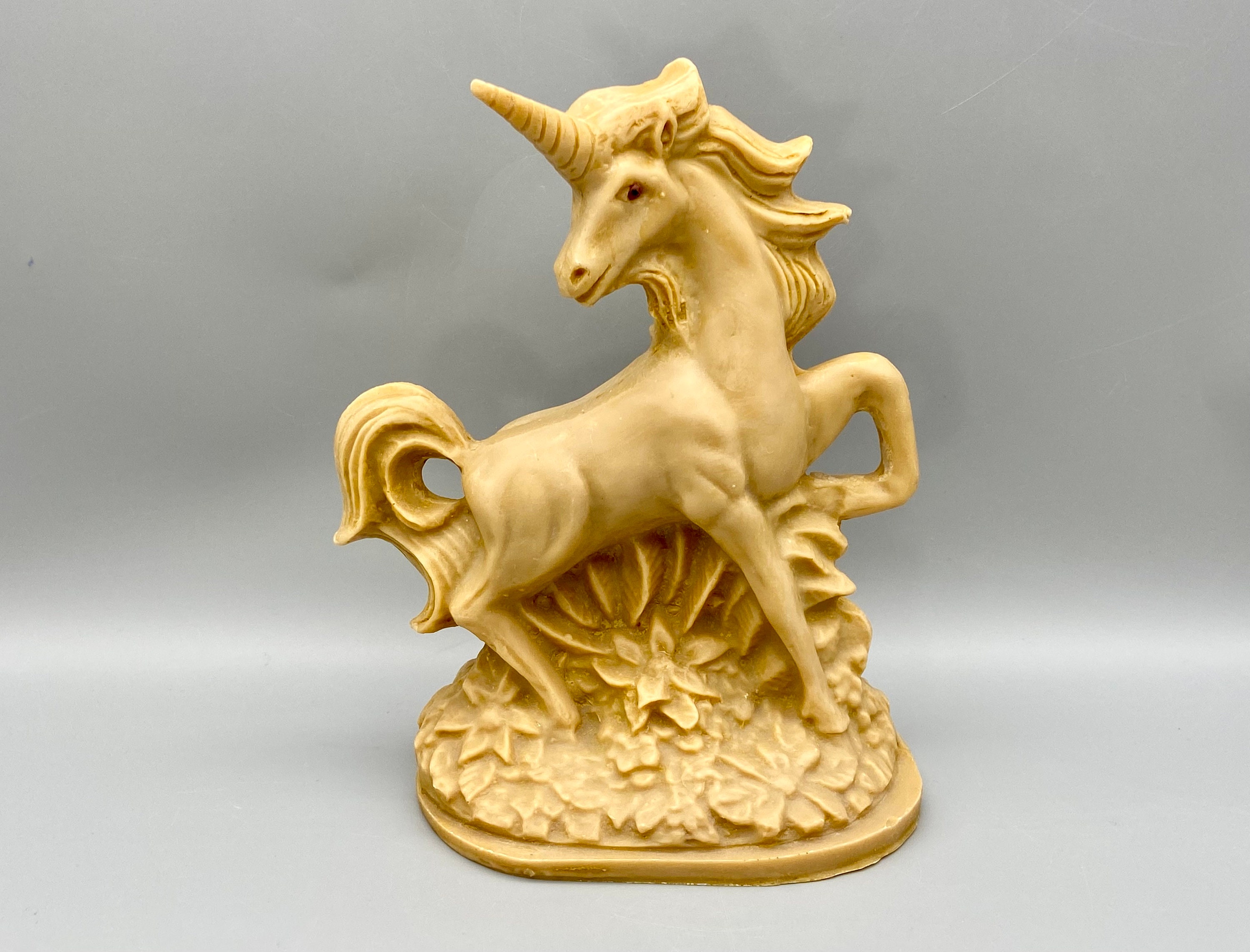 Magnifique statue d'une licorne en résine idéal pour votre décoration -  Déco et Artisanat