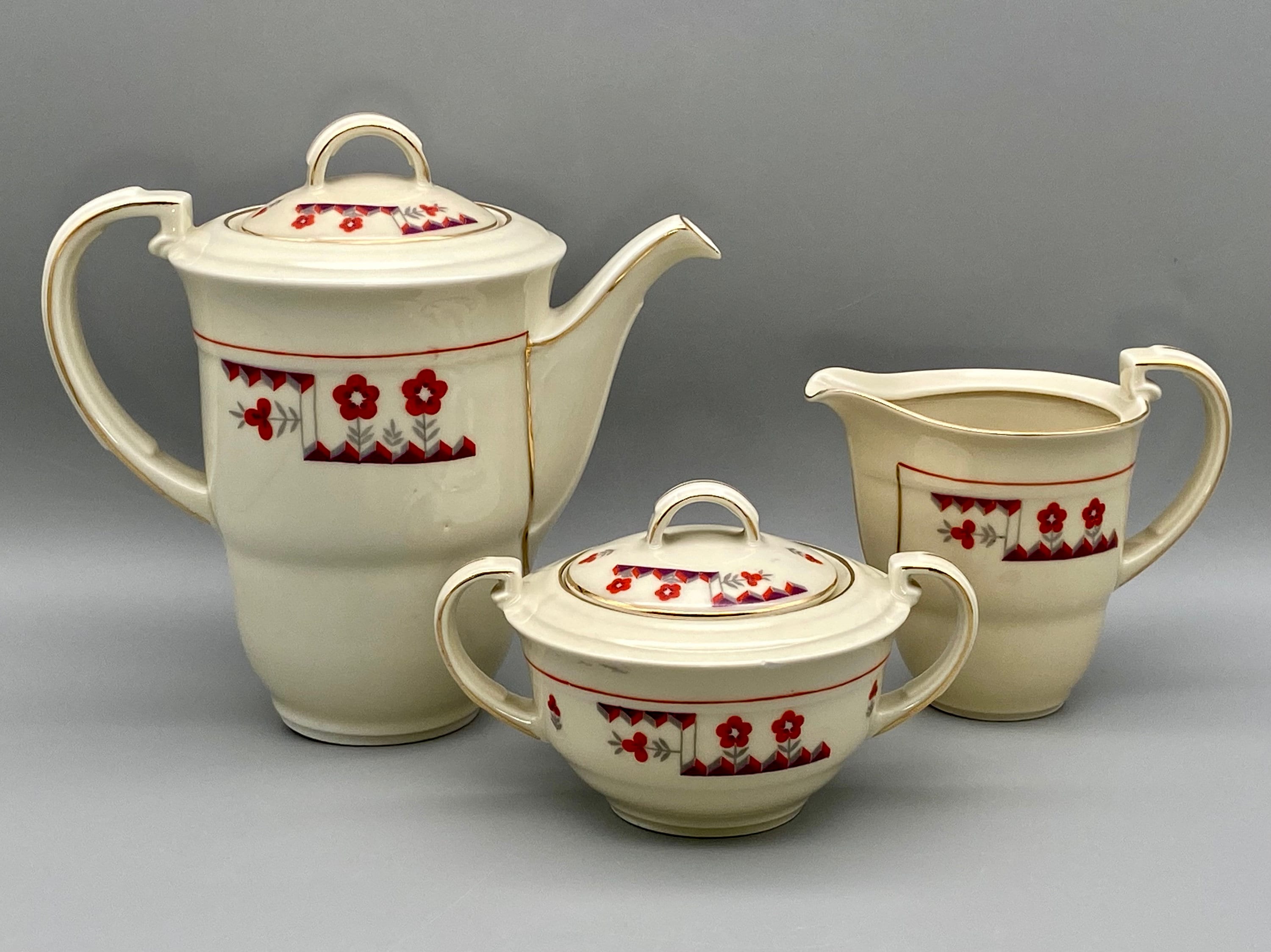 Eva tea set: Modern teapot, tea cups, creamer, sugar bowl, serving