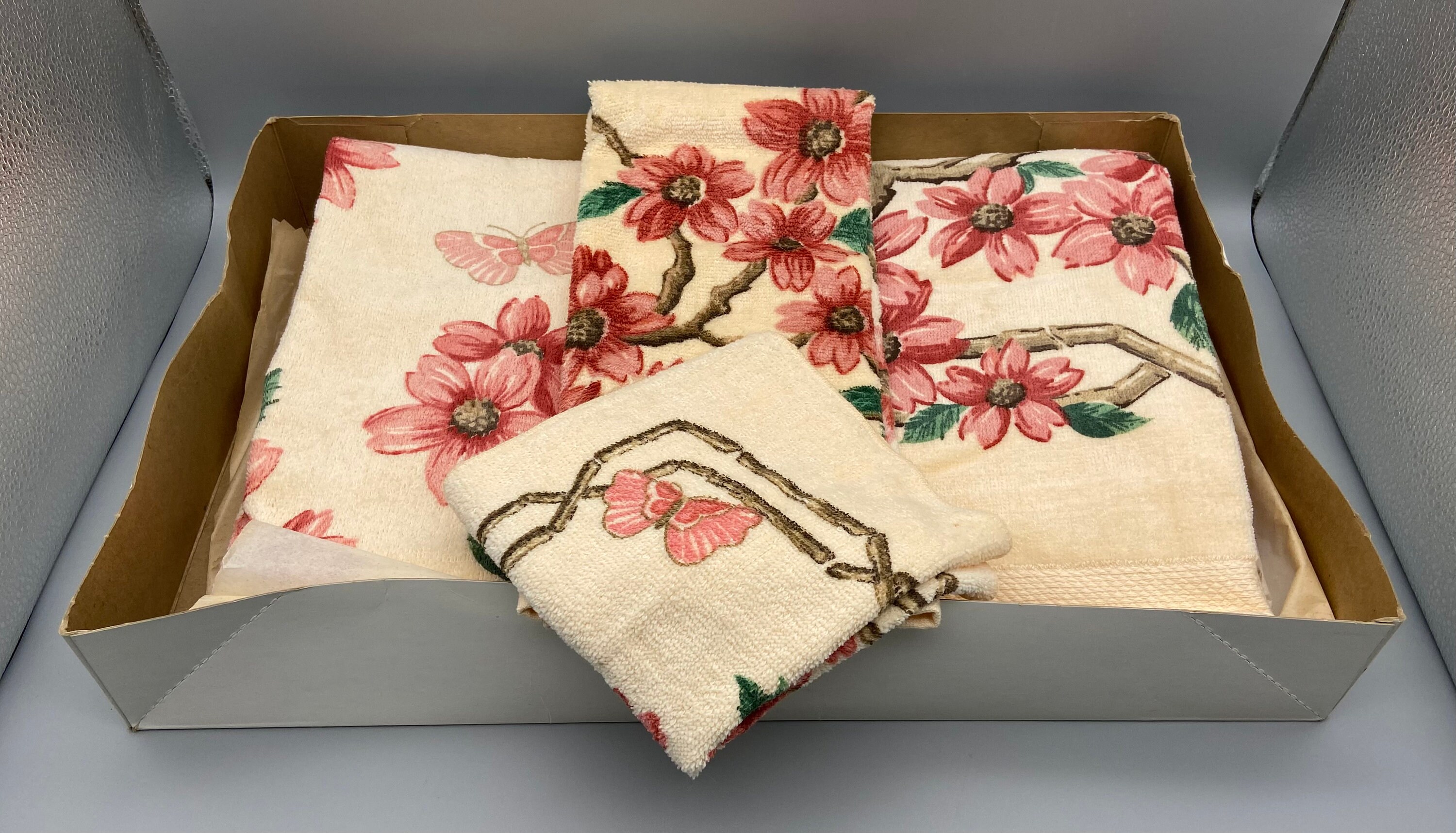 New Vintage Bath Towel Set Teahouse Pattern by Lady Pepperell Etsy